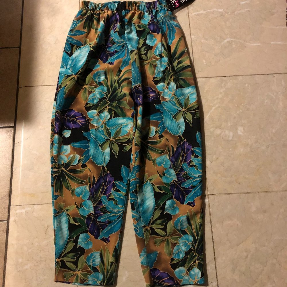 MAGGIE SWEET Womens Floral Comfort Pants.